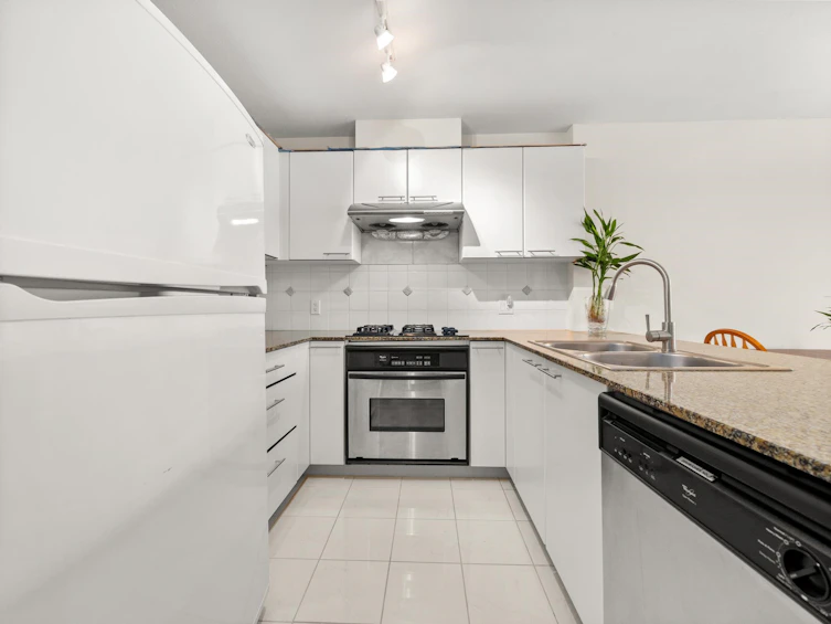 905-8100 Saba Road, Richmond, BC, V6Y 4H1 - 8