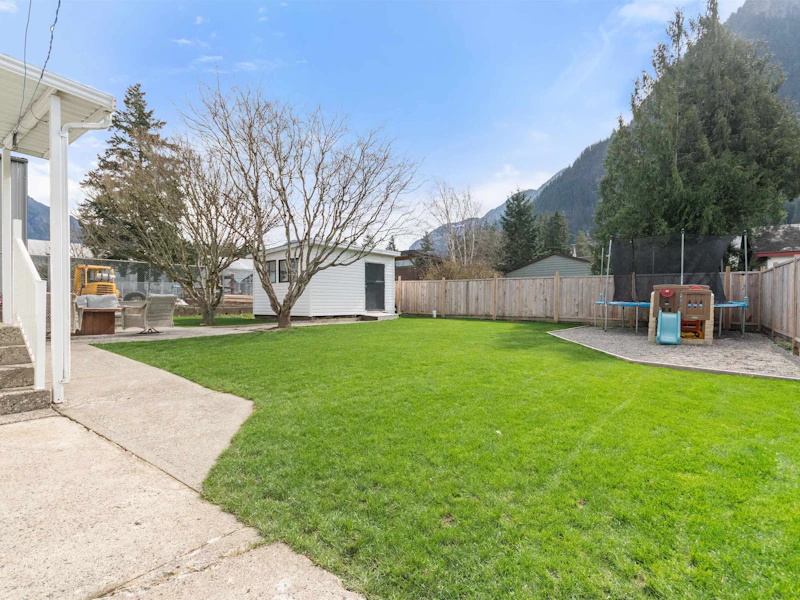 522 Raab Street, Hope BC V0X 1L4