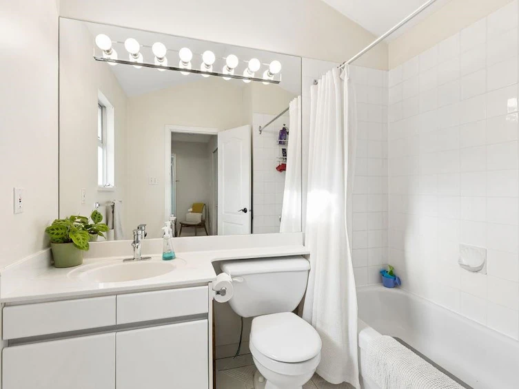 3110 W 3 Avenue, Vancouver, BC, V6K 1N3 - 32