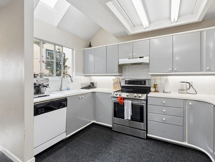 3110 W 3 Avenue, Vancouver, BC, V6K 1N3 - 16