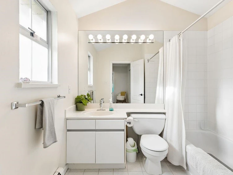3110 W 3 Avenue, Vancouver, BC, V6K 1N3 - 31