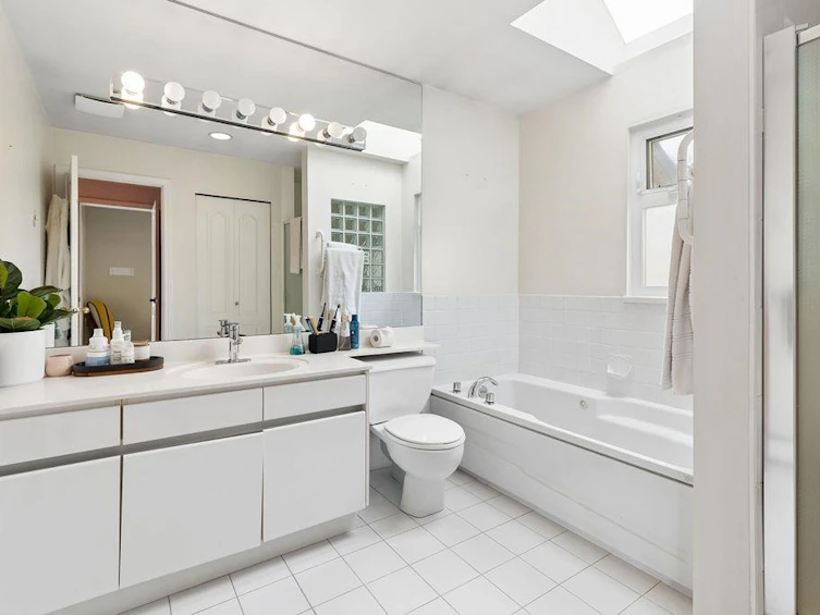 3110 W 3 Avenue, Vancouver, BC, V6K 1N3 - 26