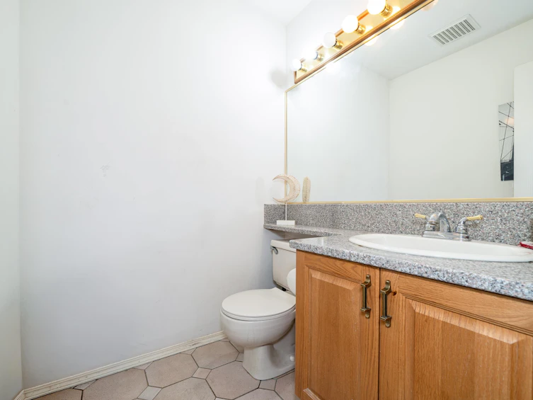 9072 Briar Road, Burnaby, BC, V3N 4W8 - 14