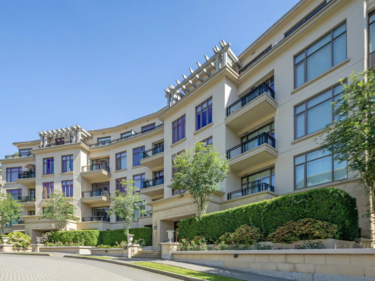 300-568 Waters Edge Crescent, West Vancouver, BC, V7T 0A2