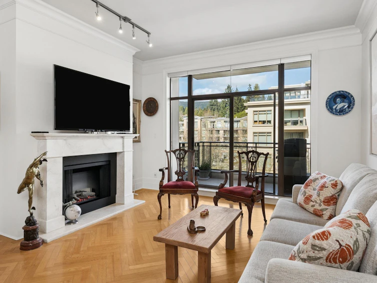 300-568 Waters Edge Crescent, West Vancouver, BC, V7T 0A2 - 4