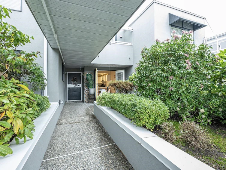 206-3151 Woodbine Drive, North Vancouver, BC, V7R 2S4 - 11