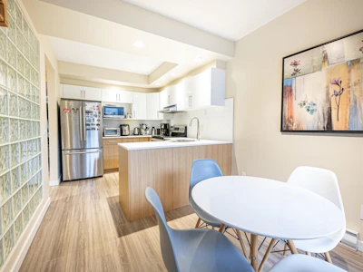 206-3151 Woodbine Drive - 5