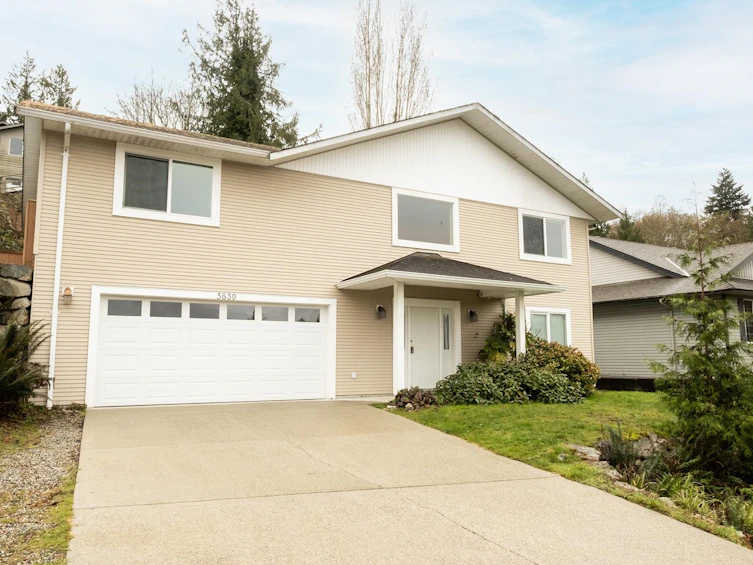 5839 Trail Avenue, Sechelt, BC, V7Z 0L9