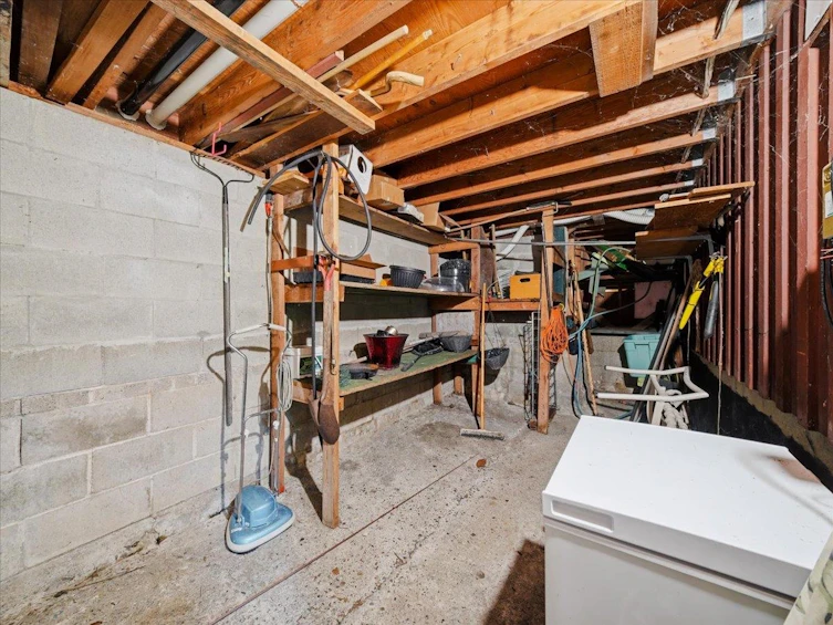 809 Roslyn Boulevard, North Vancouver, BC, V7G 1P4 - 33