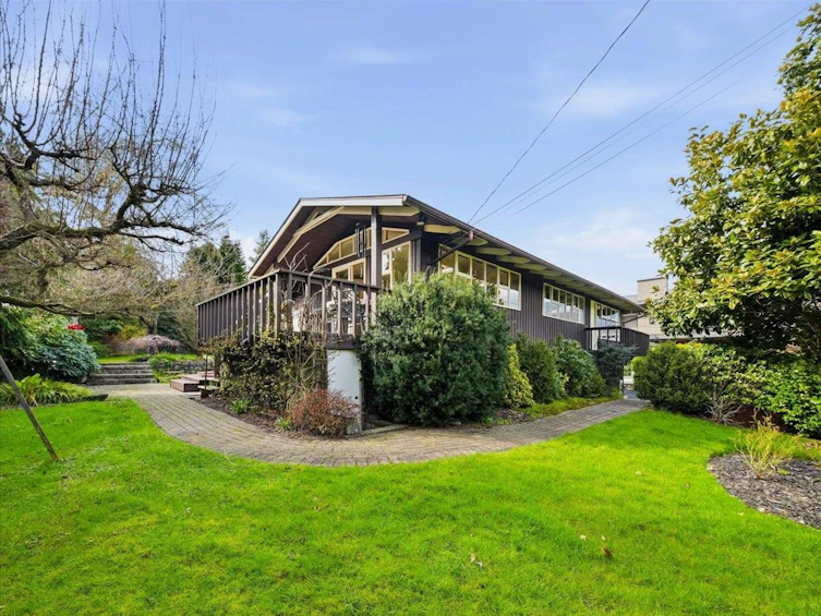 809 Roslyn Boulevard, North Vancouver, BC, V7G 1P4 - 7