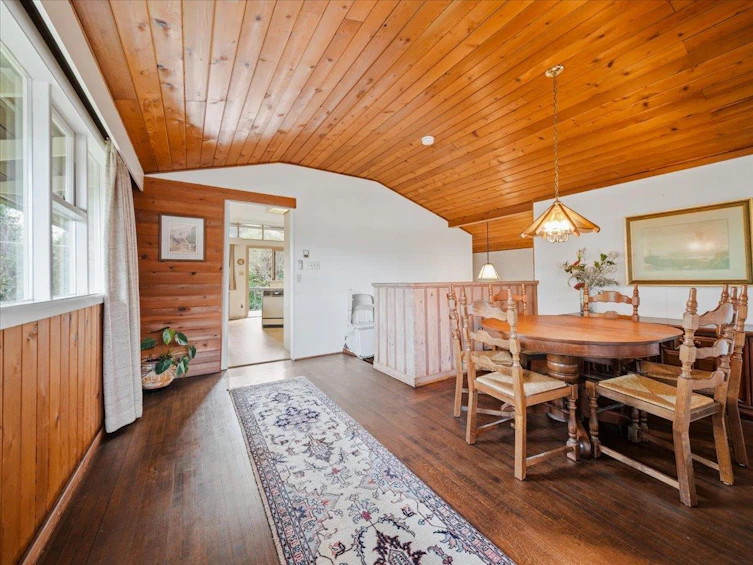 809 Roslyn Boulevard, North Vancouver, BC, V7G 1P4 - 10