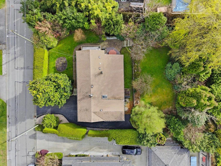 809 Roslyn Boulevard, North Vancouver, BC, V7G 1P4 - 3