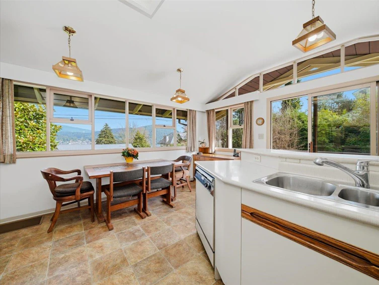 809 Roslyn Boulevard, North Vancouver, BC, V7G 1P4 - 19
