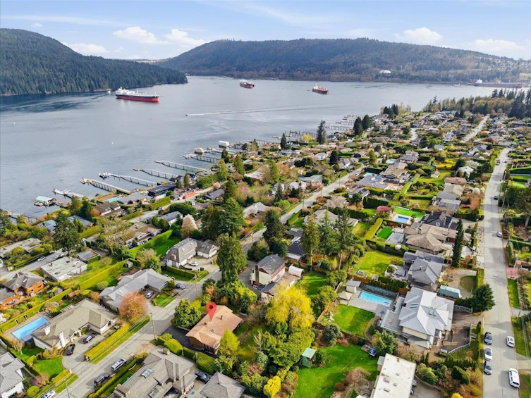809 Roslyn Boulevard, North Vancouver, BC, V7G 1P4 - 5