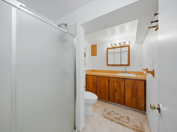 809 Roslyn Boulevard, North Vancouver, BC, V7G 1P4 - 29