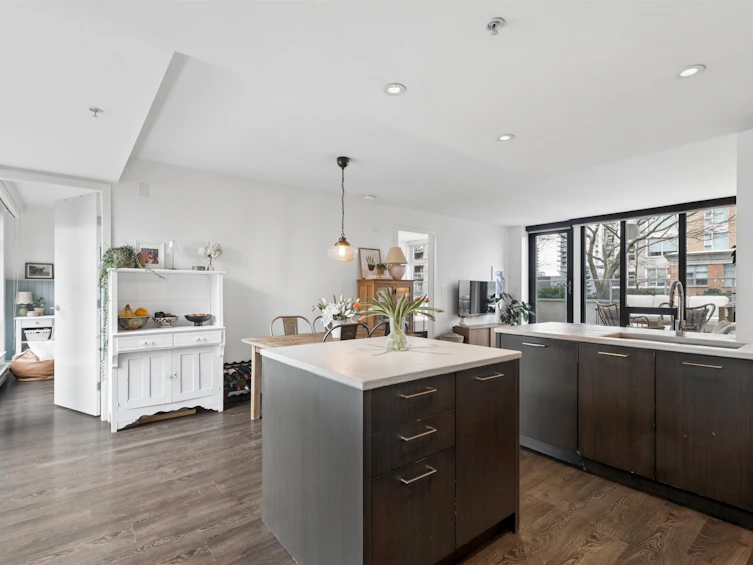 303-150 W 15th Street, North Vancouver, BC, V7M 1R5 - 6