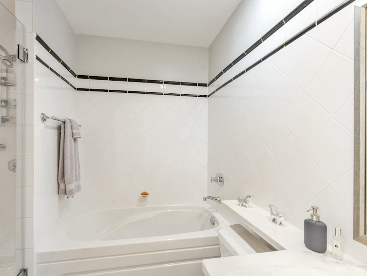 168 W 1st Street, North Vancouver, BC, V7M 1A9 - 19