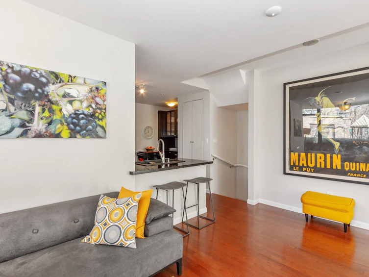 168 W 1st Street, North Vancouver, BC, V7M 1A9 - 2