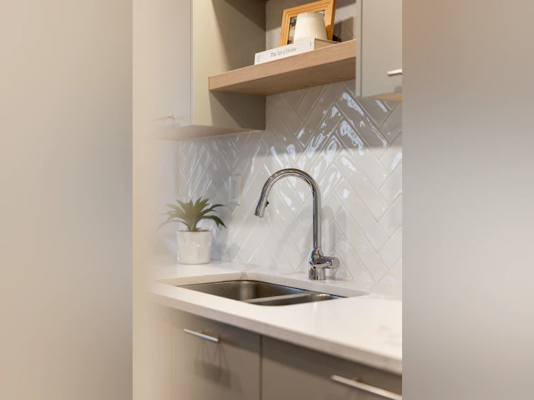905-110 W 4th Street, North Vancouver, BC, V7M 3H3 - 11