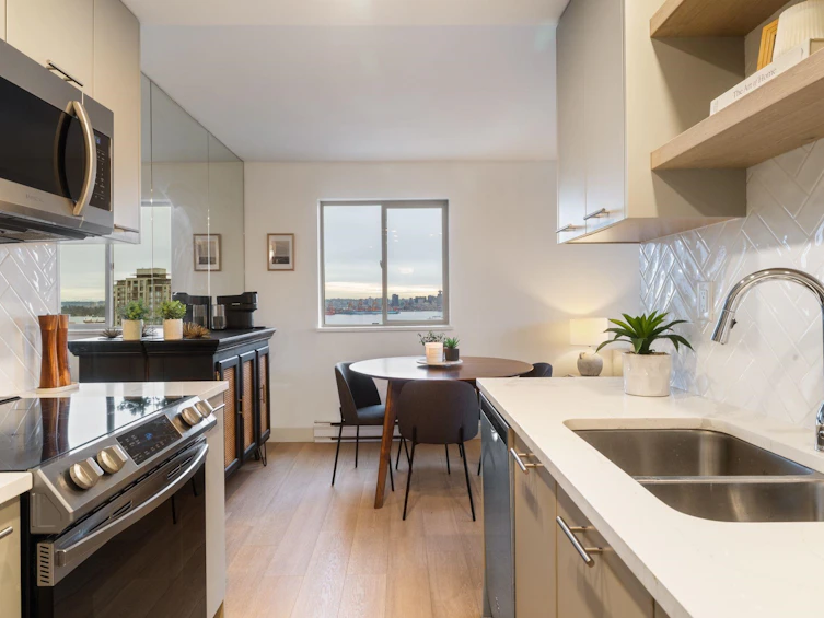 905-110 W 4th Street, North Vancouver, BC, V7M 3H3 - 14