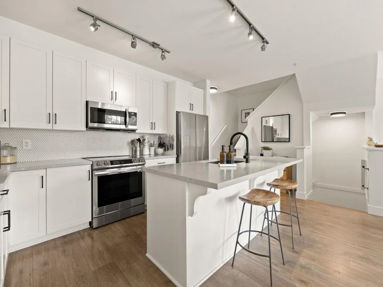 102-300 Panorama Place, Port Moody, BC, V3H 5H5 - 2