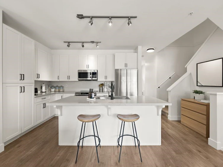 102-300 Panorama Place, Port Moody, BC, V3H 5H5 - 3