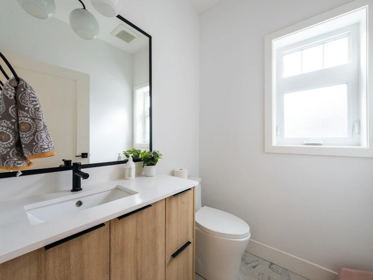 720 E 30th Avenue, Vancouver, BC, V5V 2V9 - 10