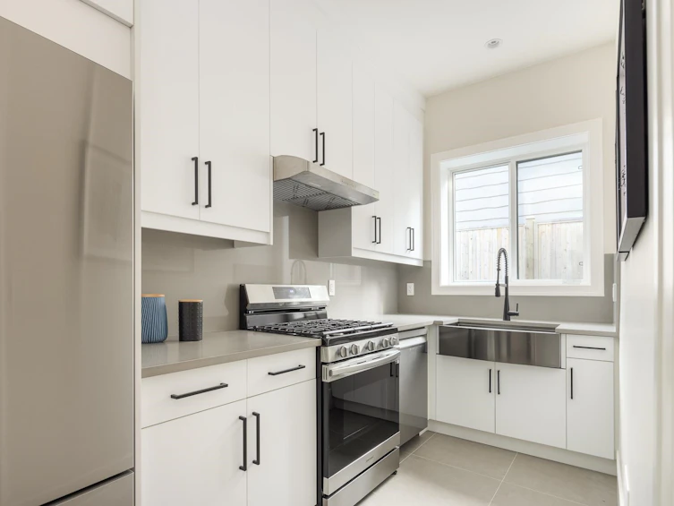 936 Poirier Street, Coquitlam, BC, V3J 6C4 - 5