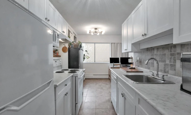 103-214 E 15th Street
