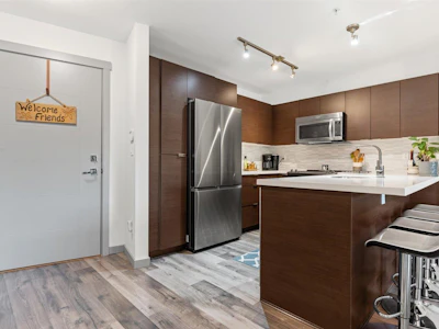 202-19201 66a Avenue - 5