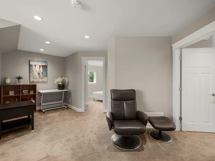 1085 King George Boulevard, Surrey, BC, V4A 9S7 - 19