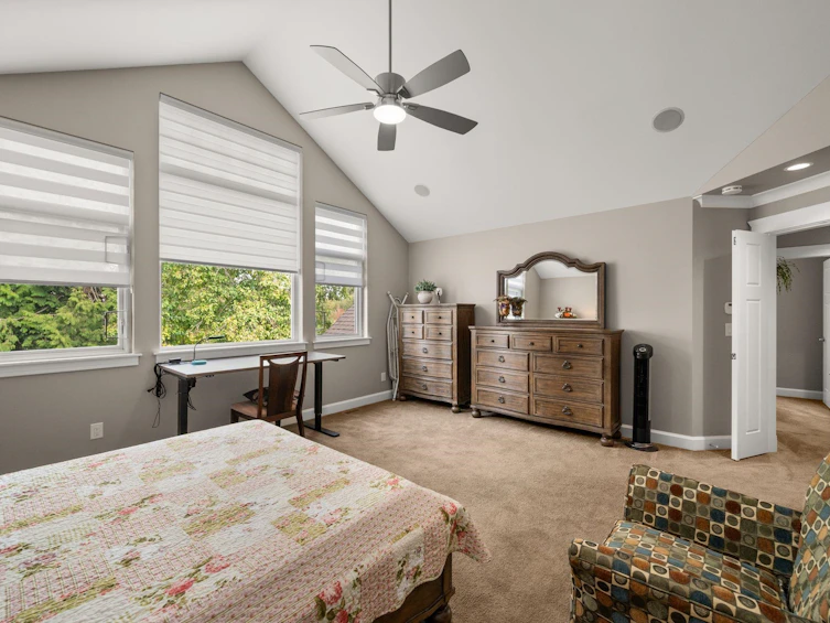 1085 King George Boulevard, Surrey, BC, V4A 9S7 - 22
