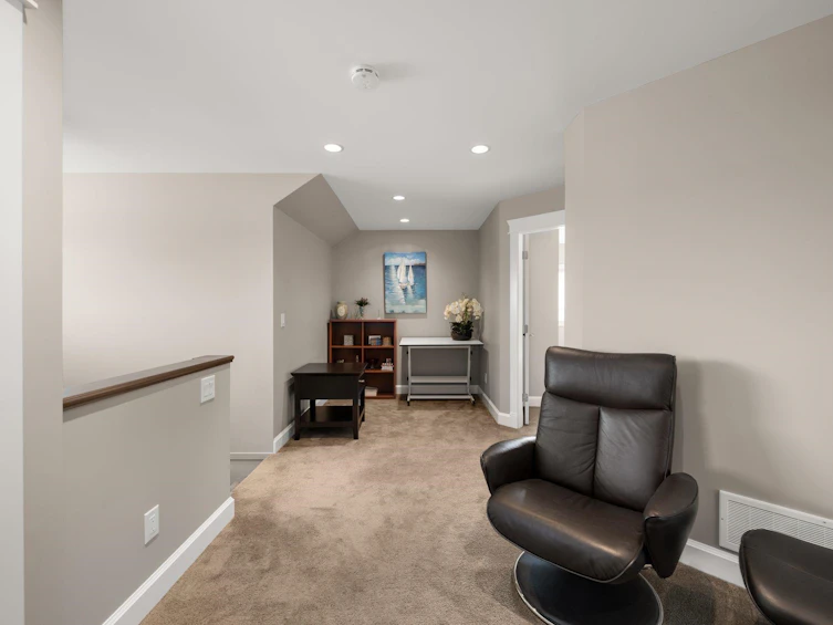 1085 King George Boulevard, Surrey, BC, V4A 9S7 - 32