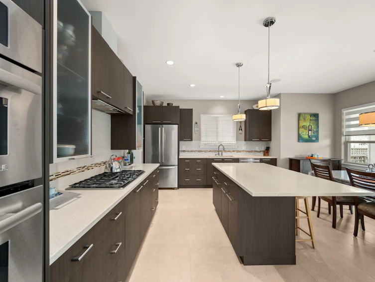 1085 King George Boulevard, Surrey, BC, V4A 9S7 - 14