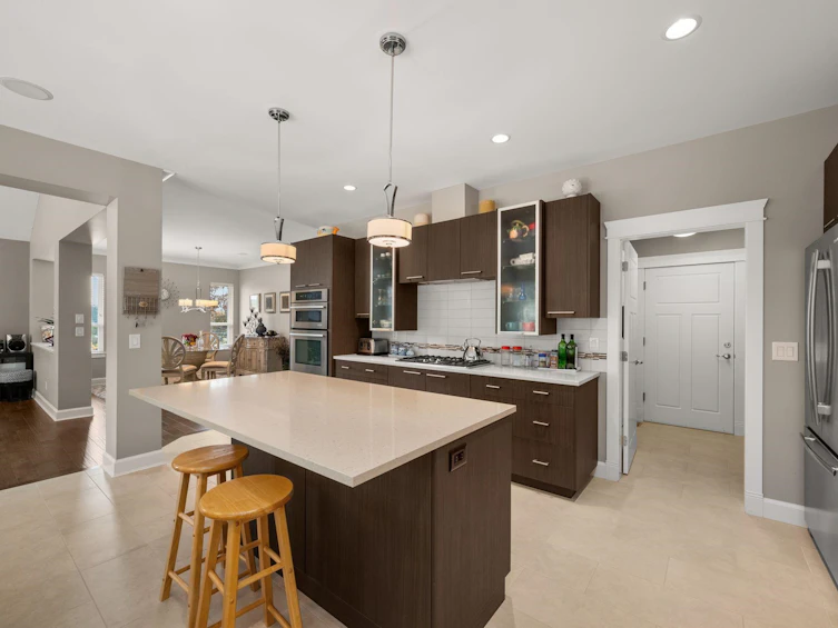 1085 King George Boulevard, Surrey, BC, V4A 9S7 - 17