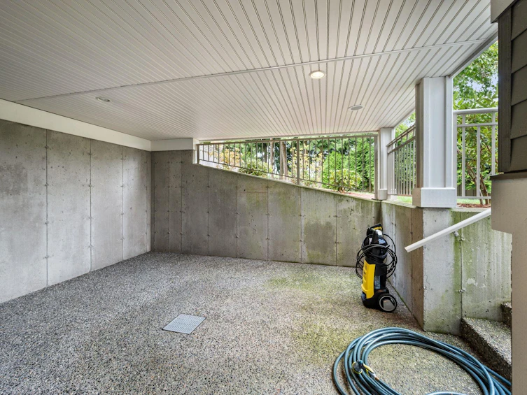 1085 King George Boulevard, Surrey, BC, V4A 9S7 - 31