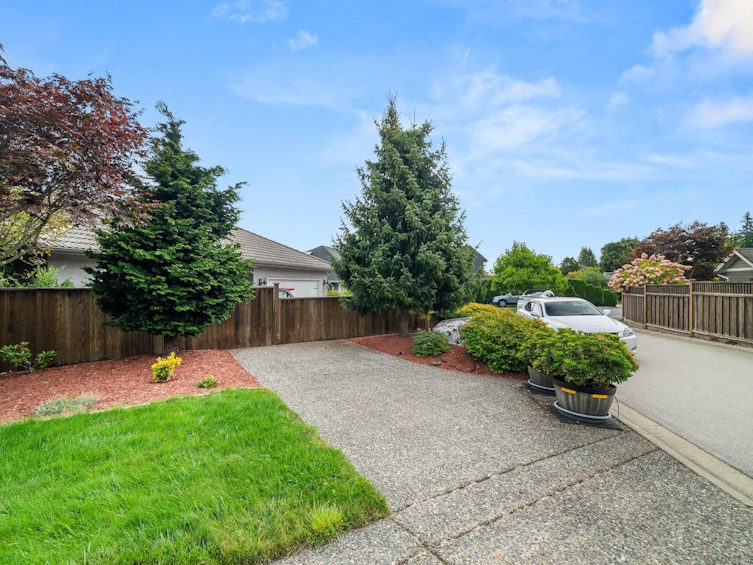 1085 King George Boulevard, Surrey, BC, V4A 9S7 - 4