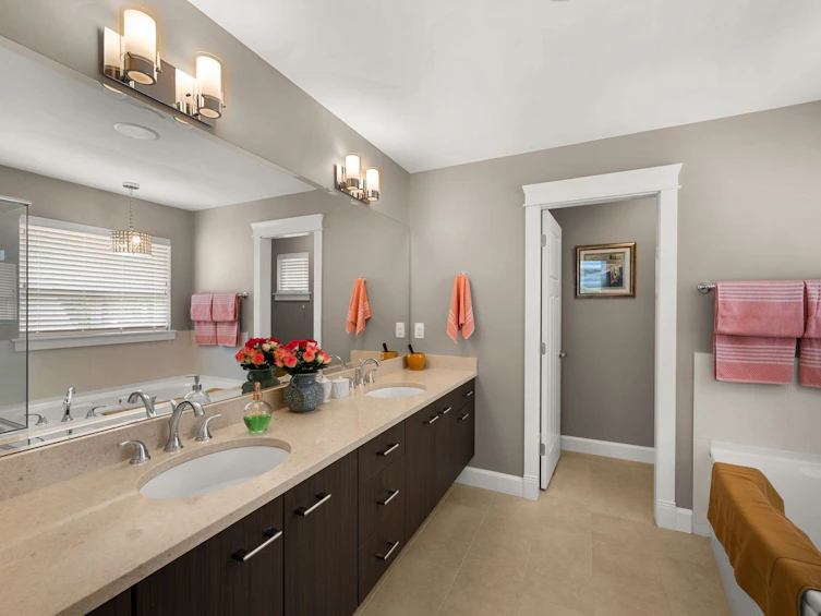 1085 King George Boulevard, Surrey, BC, V4A 9S7 - 27