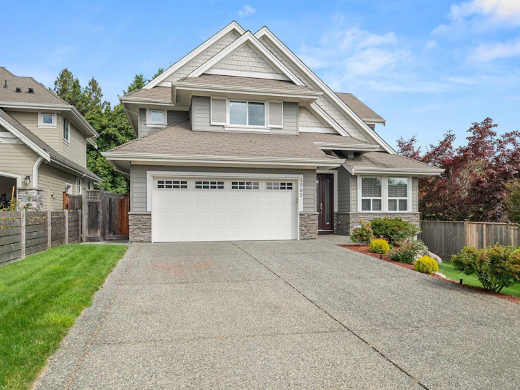 1085 King George Boulevard, Surrey, BC, V4A 9S7