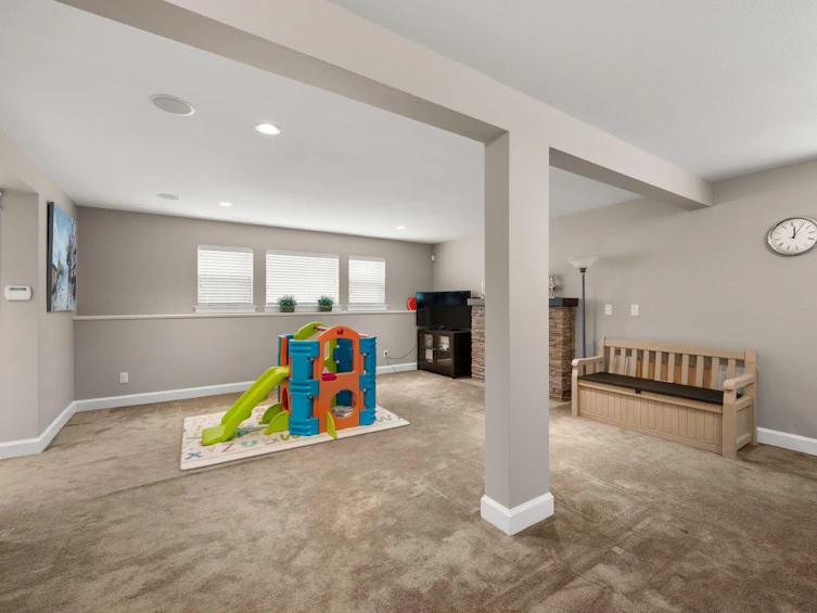 1085 King George Boulevard, Surrey, BC, V4A 9S7 - 30