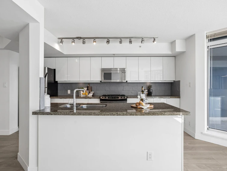 1805-6068 No. 3 Road, Richmond, BC, V6Y 4M7 - 14