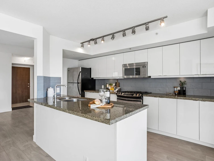 1805-6068 No. 3 Road, Richmond, BC, V6Y 4M7 - 13