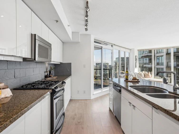 1805-6068 No. 3 Road, Richmond, BC, V6Y 4M7 - 17