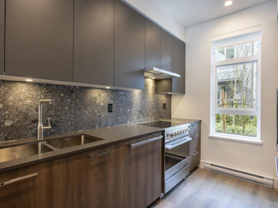 102-2322 Emery Court - 5