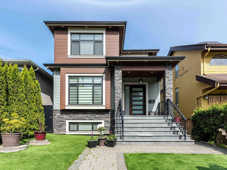 7380 Ontario Street, Vancouver, BC, V5X 3B8