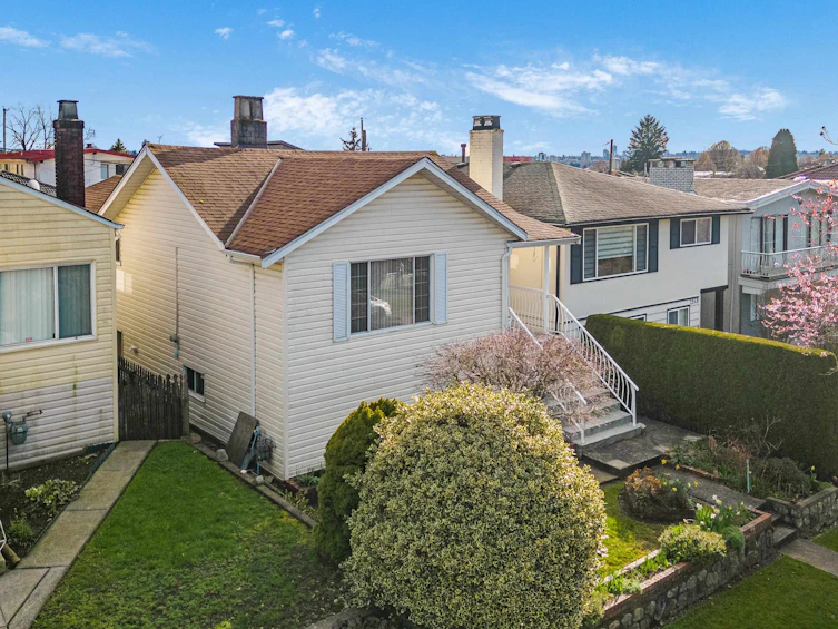 2958 E 4th Avenue, Vancouver, BC, V5M 1L2 - 3