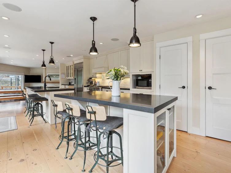 3714 Southridge Place, West Vancouver, BC, V7V 3H8 - 2