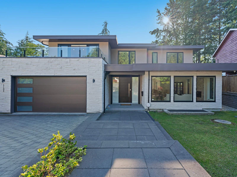 5199 Cliffridge Avenue, North Vancouver BC V7R 3V2