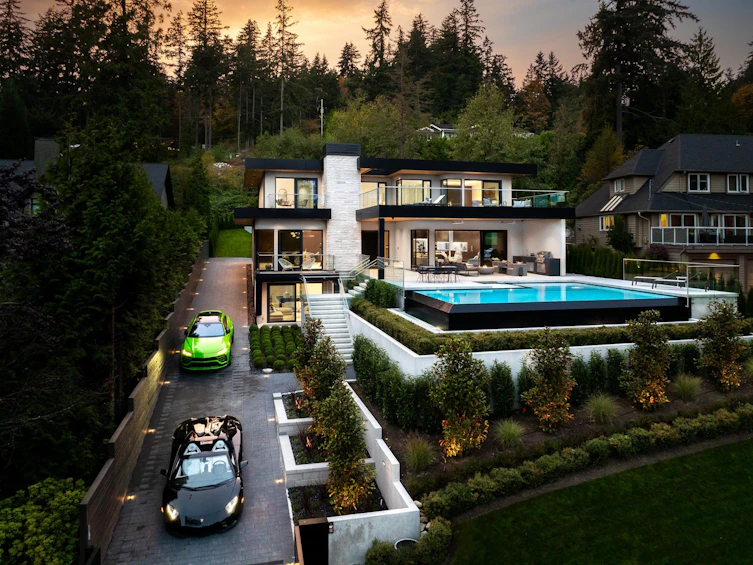 449 Hillcrest Street, West Vancouver, BC, V7V 2L8