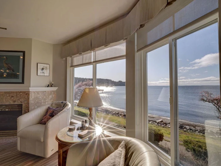 205-5470 Inlet Avenue, Sechelt, BC, V7Z 0H4
